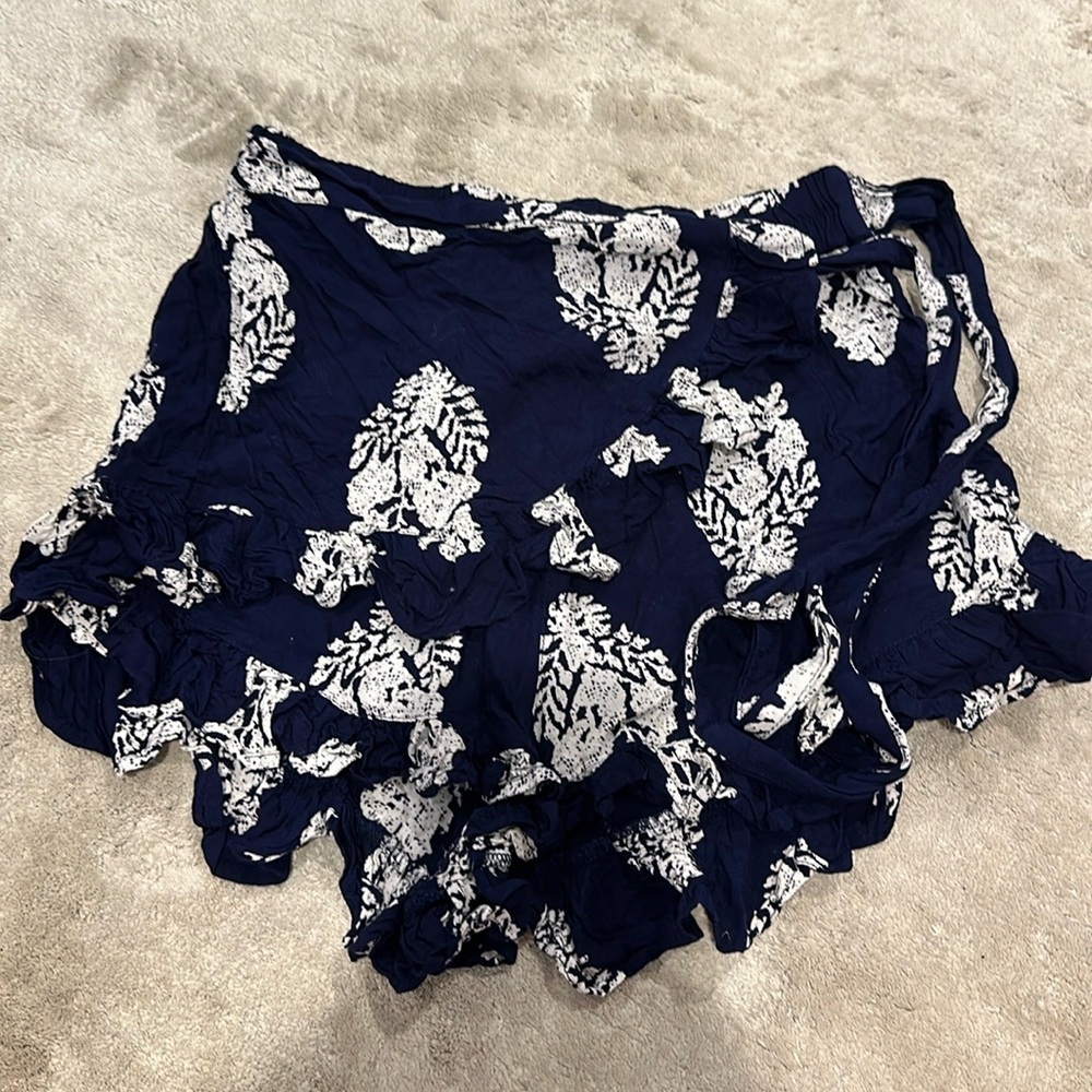 Navy and white ladies devi shorts- size small. Ruffle bottom accent.